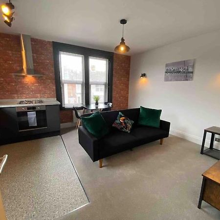 Апартаменты 1 Bed Flat With Parking Near Town Centre Эмсворт Экстерьер фото