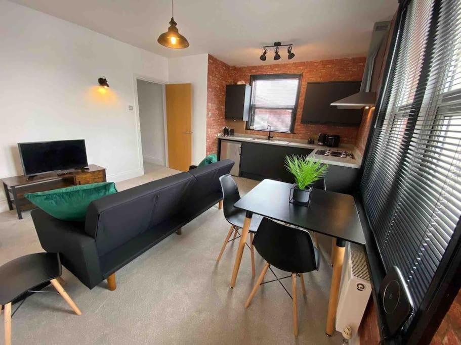 Апартаменты 1 Bed Flat With Parking Near Town Centre Эмсворт Экстерьер фото