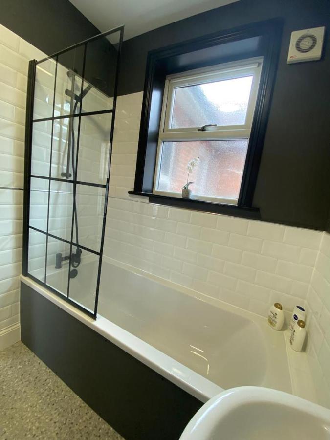 Апартаменты 1 Bed Flat With Parking Near Town Centre Эмсворт Экстерьер фото
